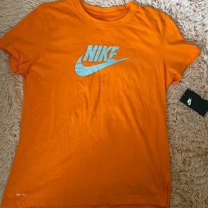 **SOLD** NWT Women’s Nike Tee Dri-Fit
